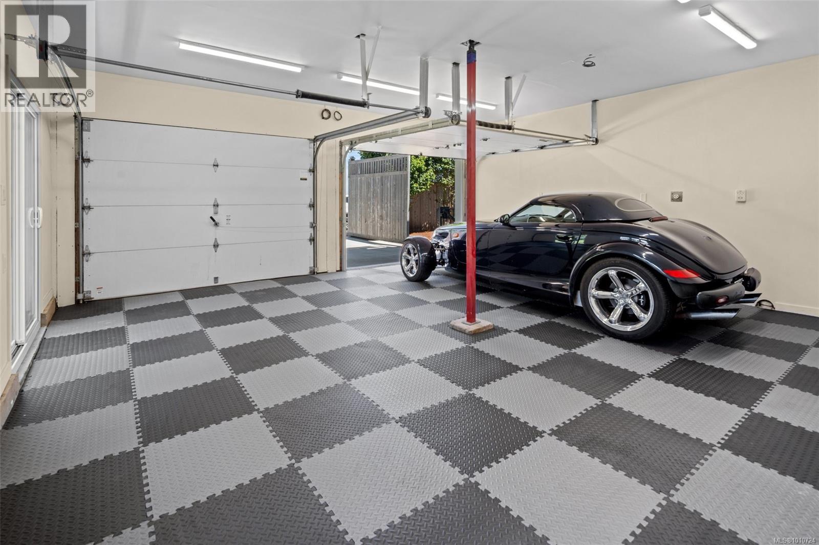  2170 Esplanade, Oak Bay