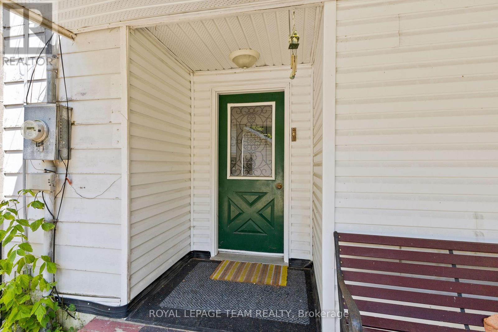 Photo 4 of 967 West Street W, Ottawa ON