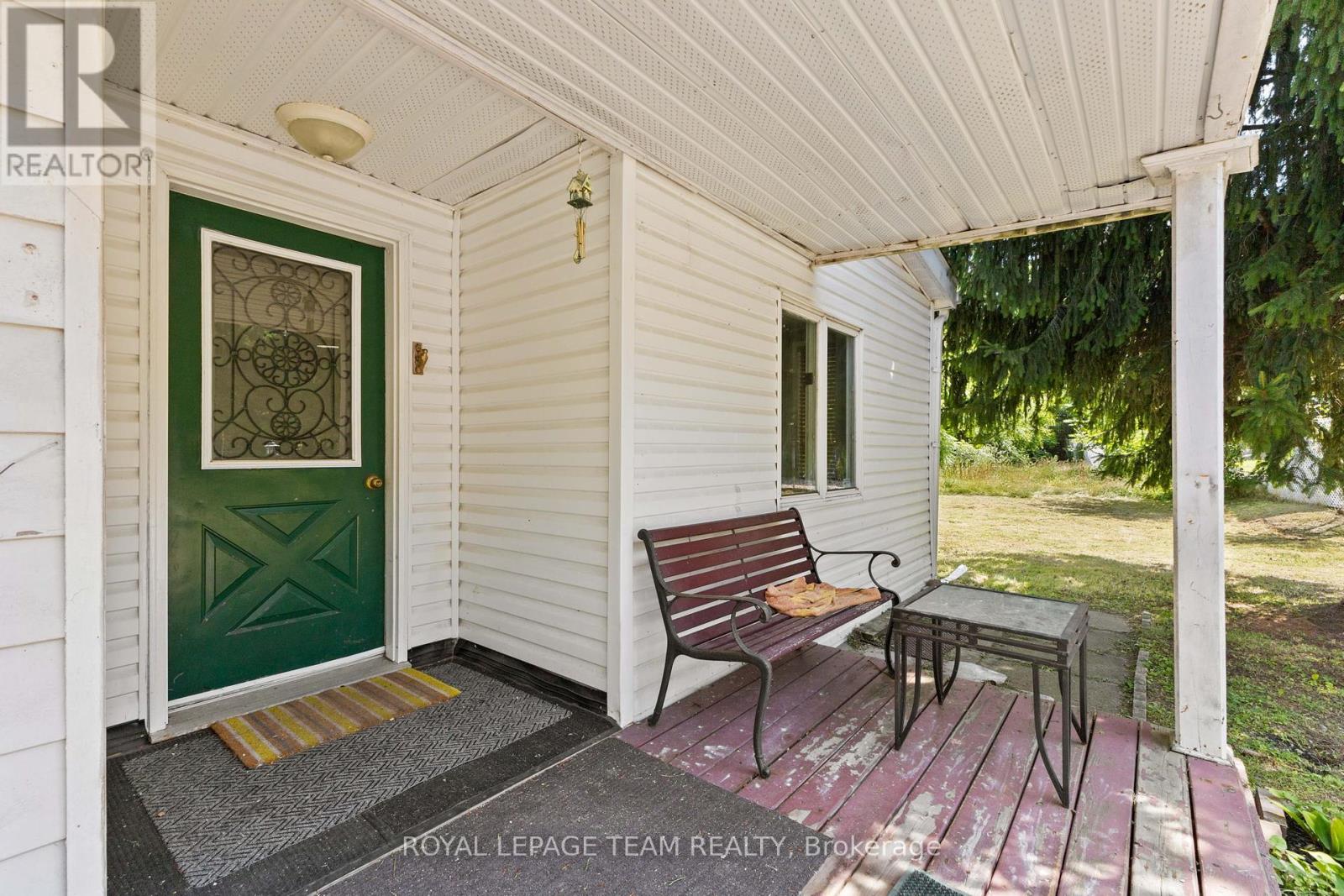 Photo 6 of 967 West Street W, Ottawa ON