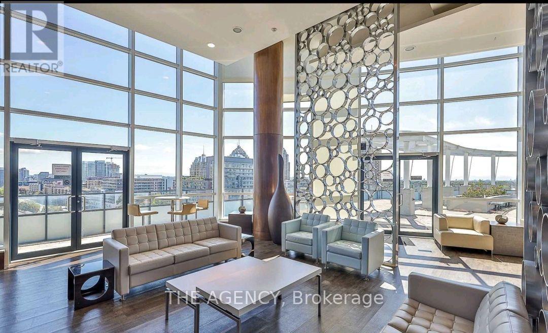 Photo 2 of 738 2885 Bayview Avenue, Toronto ON