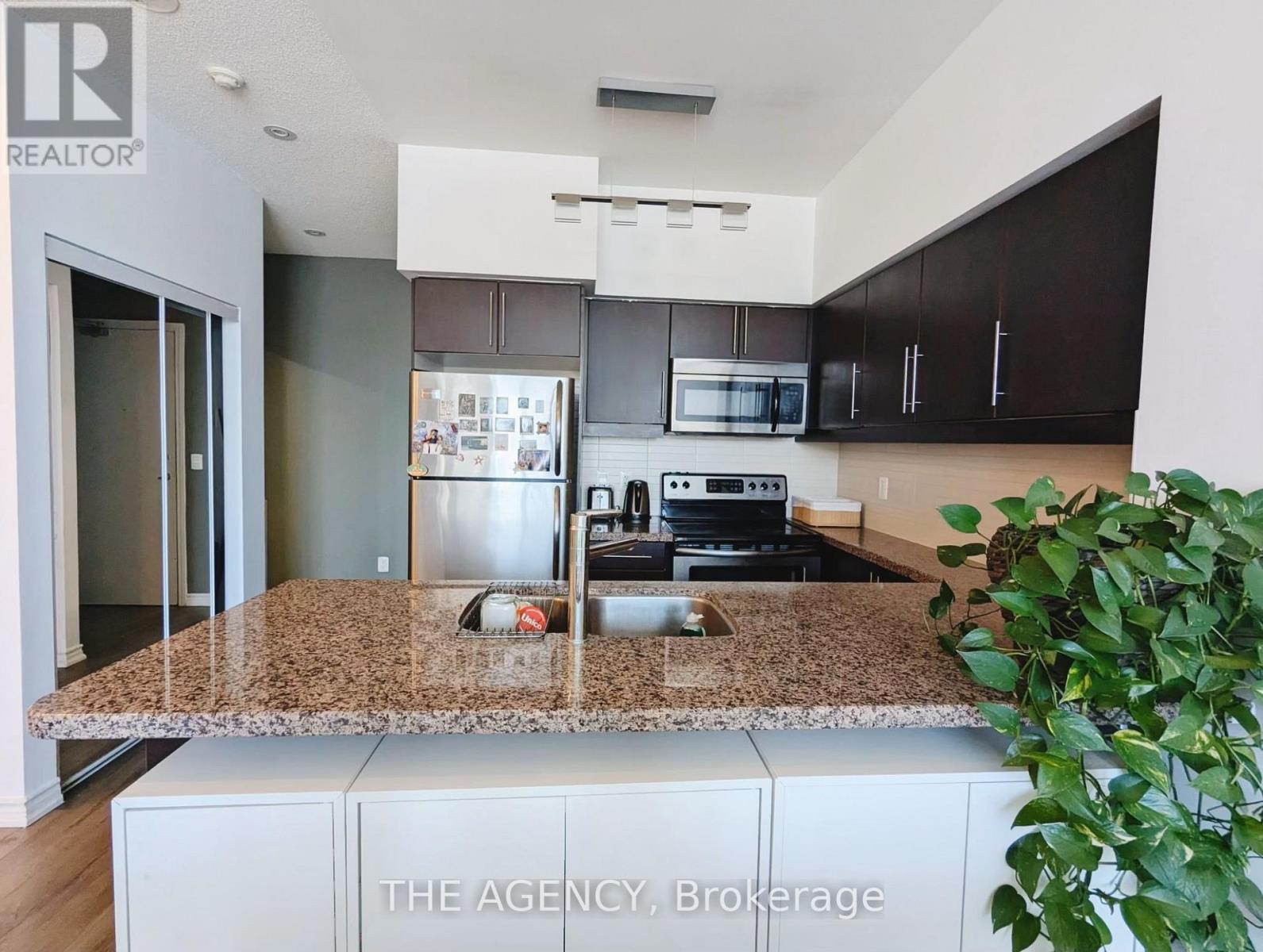 Photo 3 of 738 2885 Bayview Avenue, Toronto ON