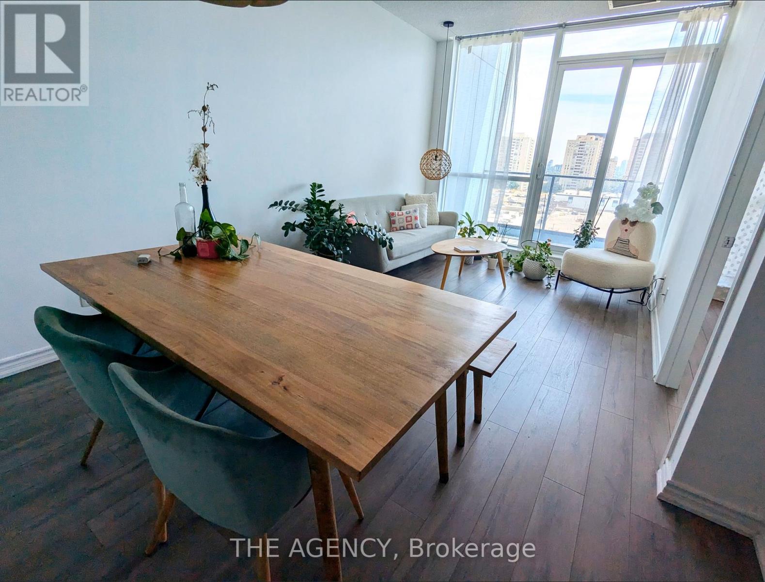 Photo 4 of 738 2885 Bayview Avenue, Toronto ON