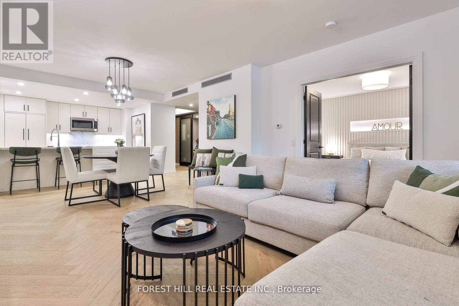 Photo 7 of 129 1 Benvenuto Place, Toronto ON