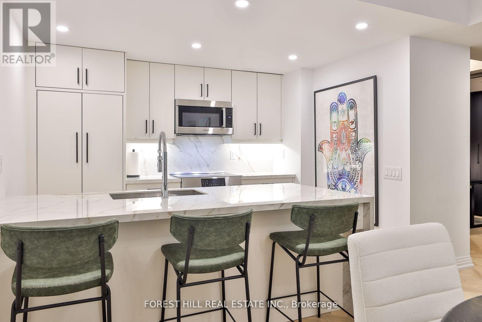 Photo 9 of 129 1 Benvenuto Place, Toronto ON