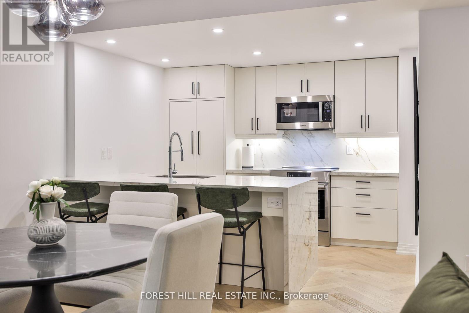 Photo 15 of 129 1 Benvenuto Place, Toronto ON