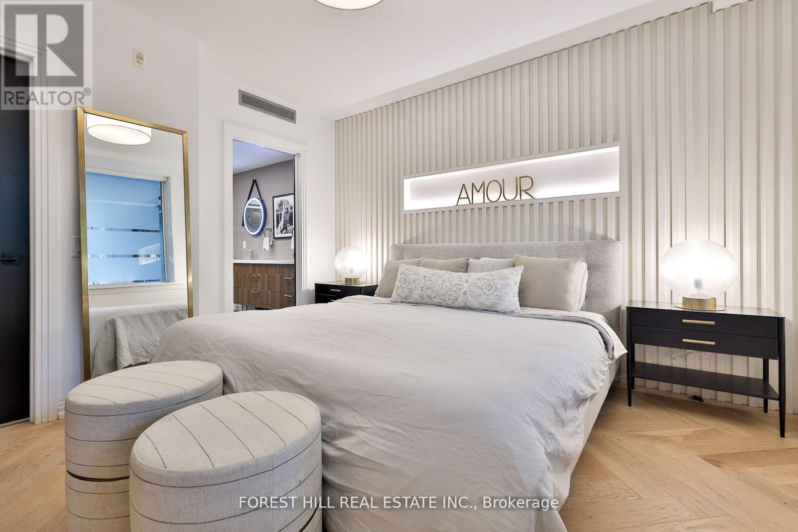 Photo 10 of 129 1 Benvenuto Place, Toronto ON