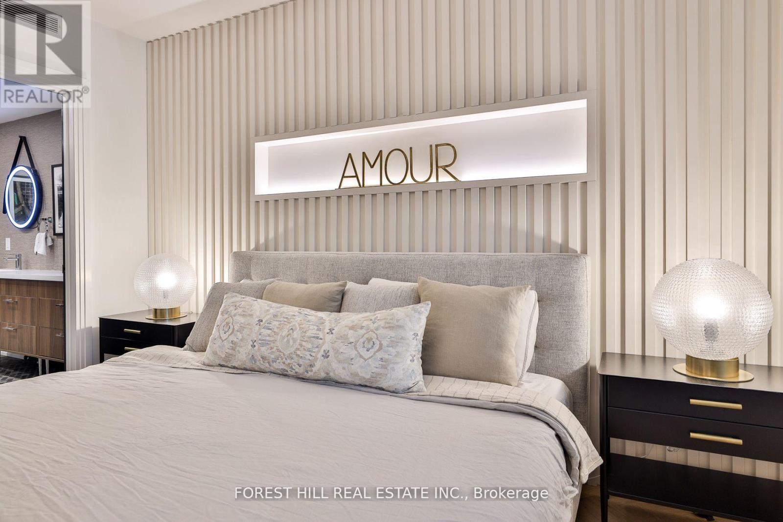 Photo 2 of 129 1 Benvenuto Place, Toronto ON