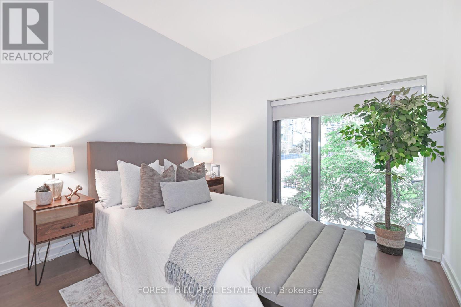 Photo 18 of 102 161 Roehampton Avenue, Toronto ON