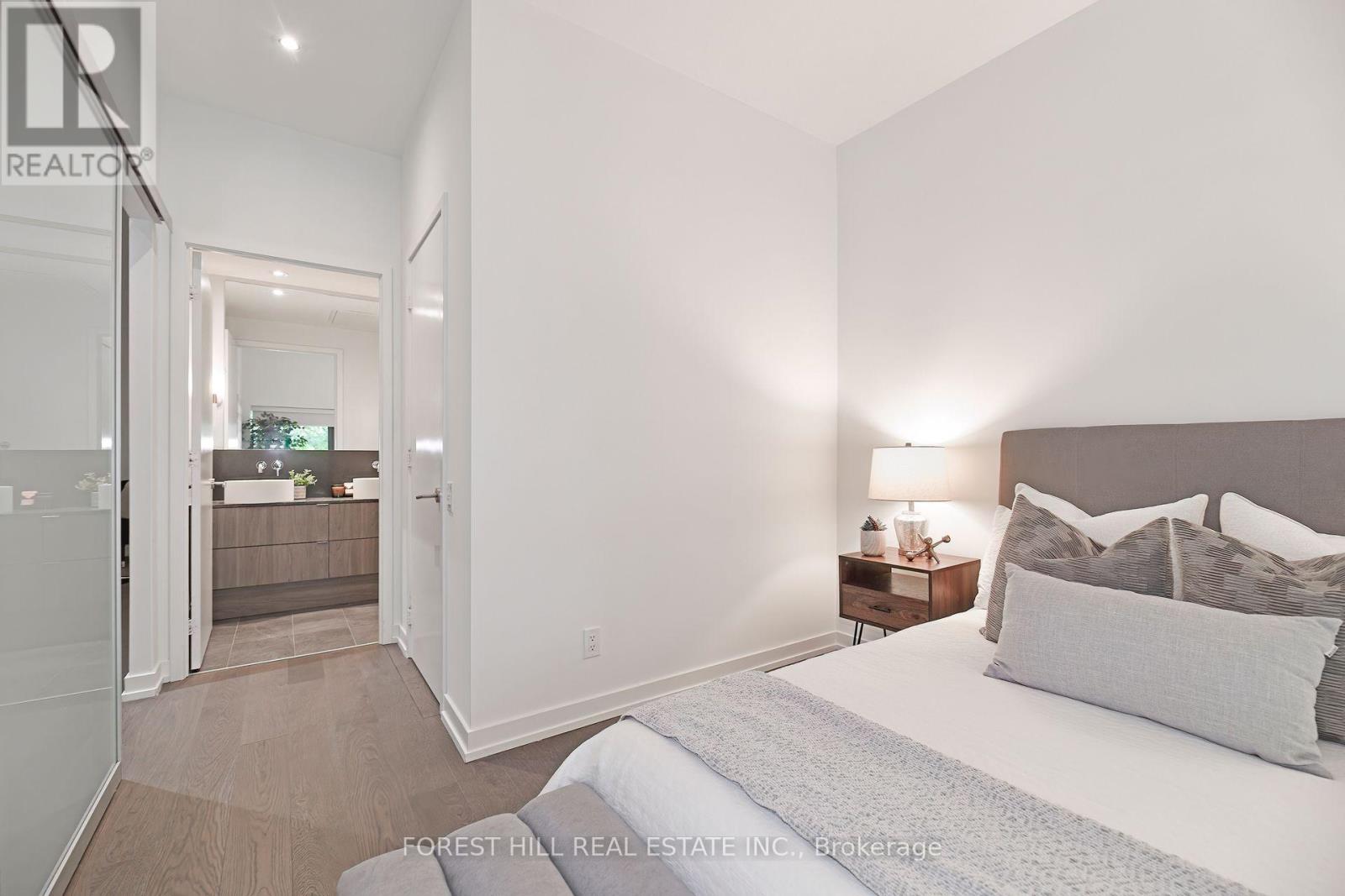 Photo 16 of 102 161 Roehampton Avenue, Toronto ON