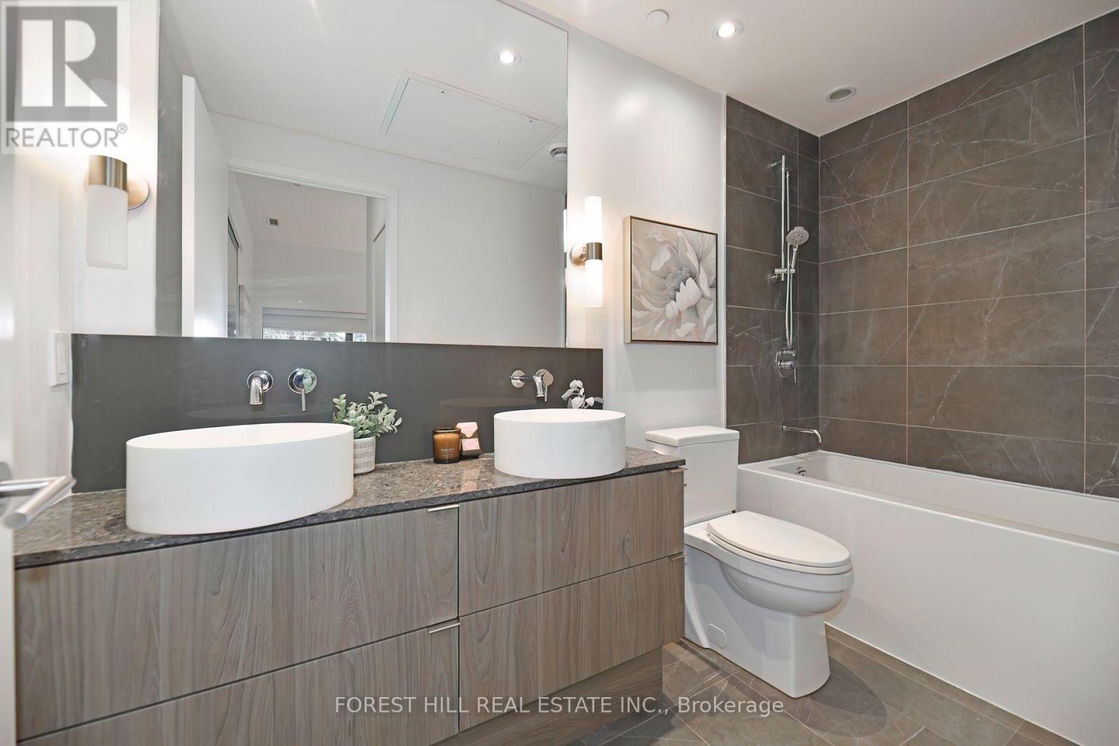 Photo 3 of 102 161 Roehampton Avenue, Toronto ON