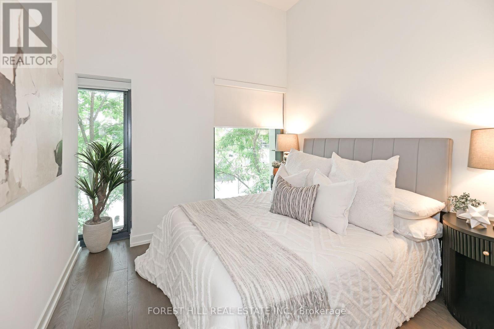 Photo 19 of 102 161 Roehampton Avenue, Toronto ON