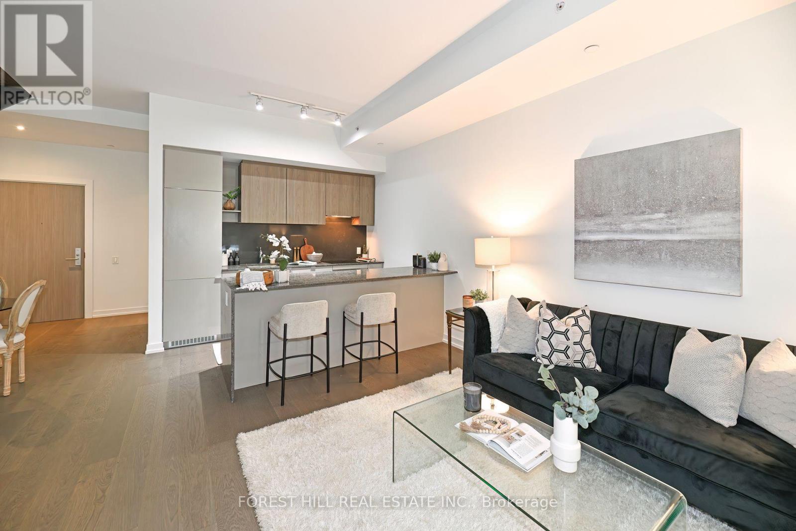 Photo 5 of 102 161 Roehampton Avenue, Toronto ON