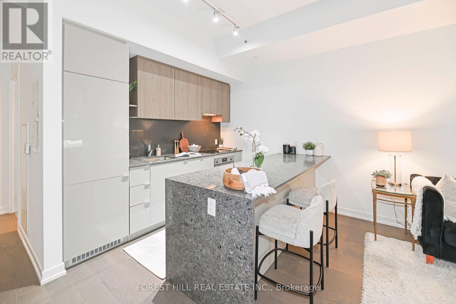 Photo 7 of 102 161 Roehampton Avenue, Toronto ON