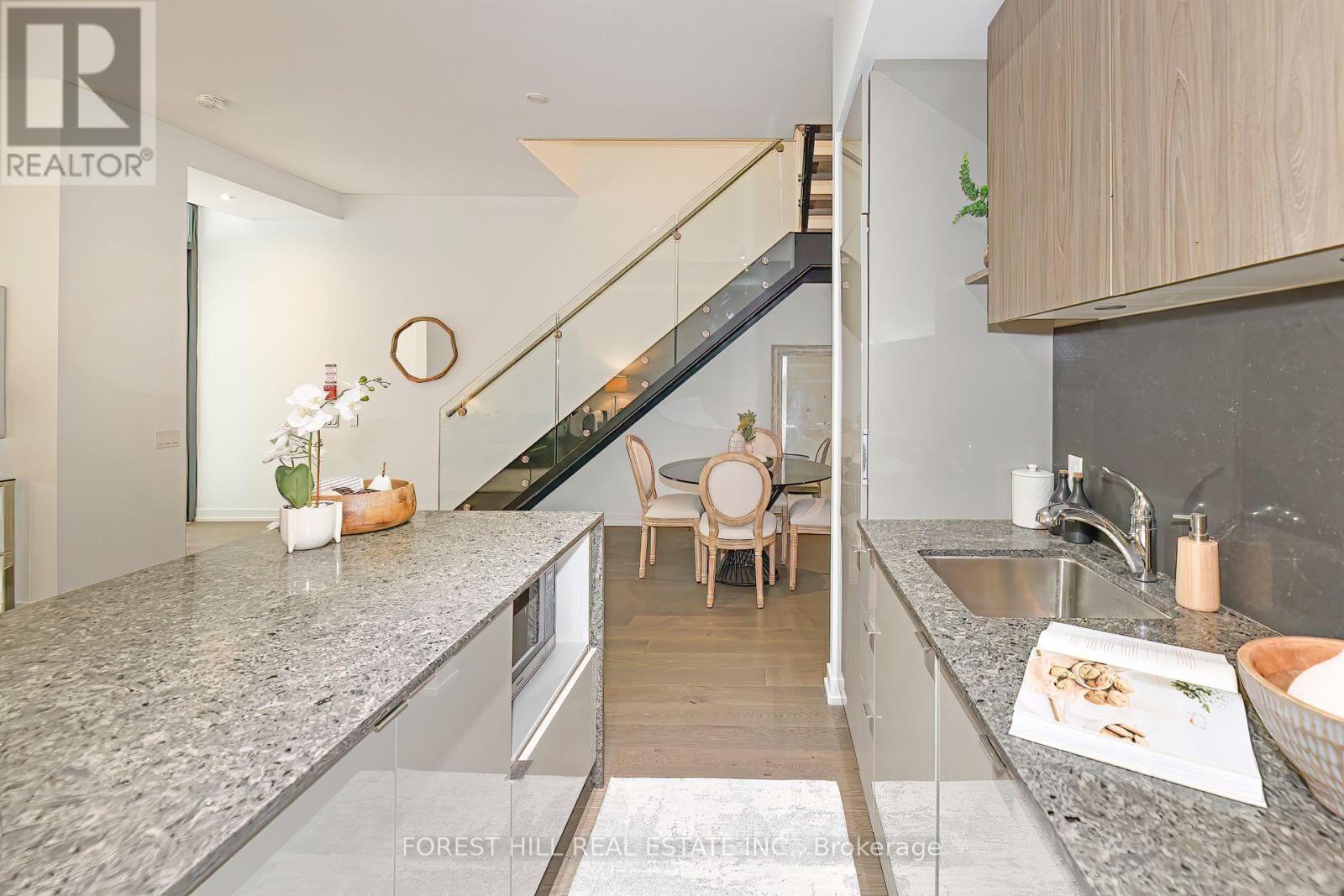 Photo 14 of 102 161 Roehampton Avenue, Toronto ON