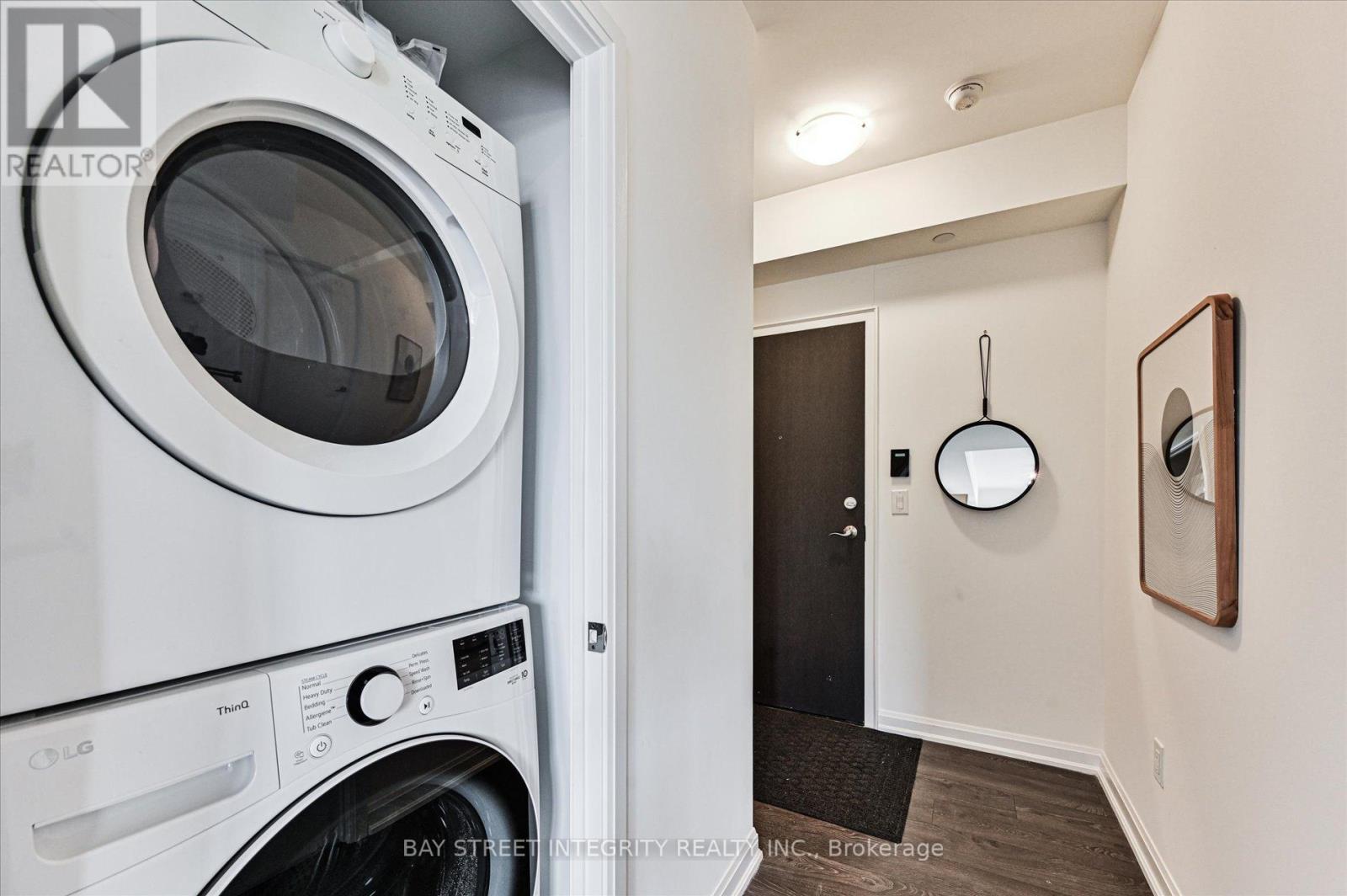 Photo 18 of 1808 11 Bogert Avenue, Toronto ON