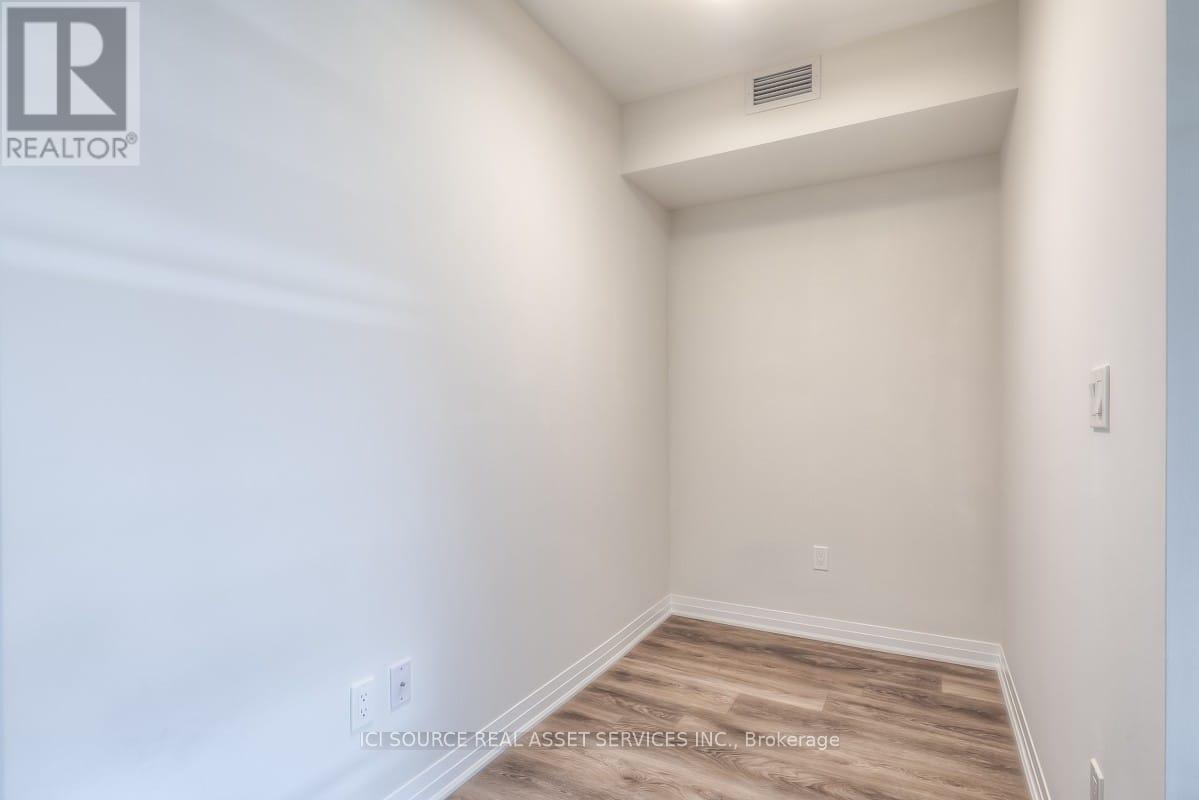 Photo 22 of 518 2301 Danforth Avenue, Toronto ON