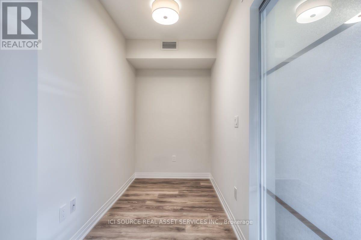 Photo 8 of 518 2301 Danforth Avenue, Toronto ON
