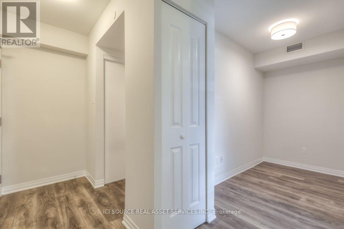 Photo 15 of 518 2301 Danforth Avenue, Toronto ON