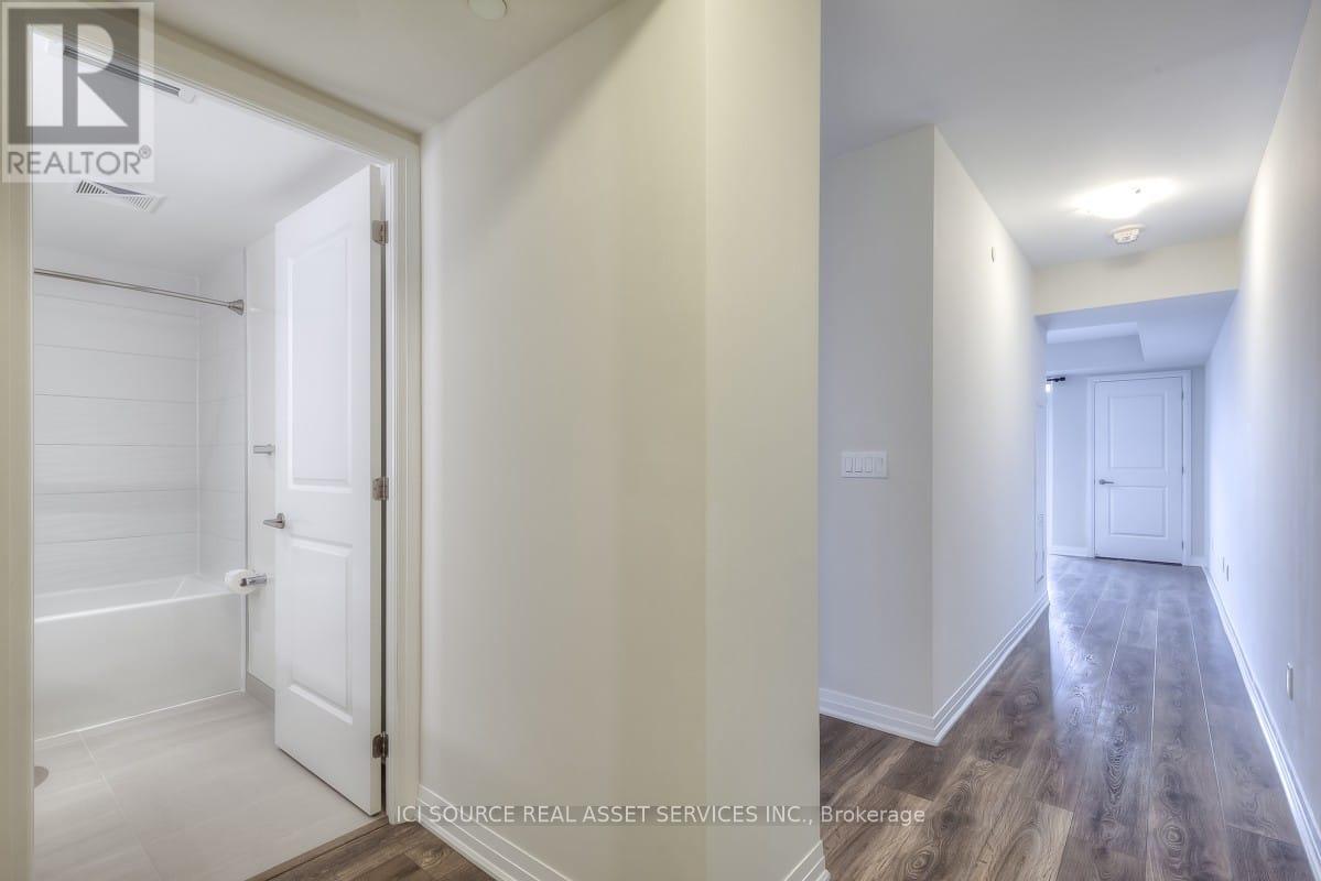 Photo 10 of 518 2301 Danforth Avenue, Toronto ON