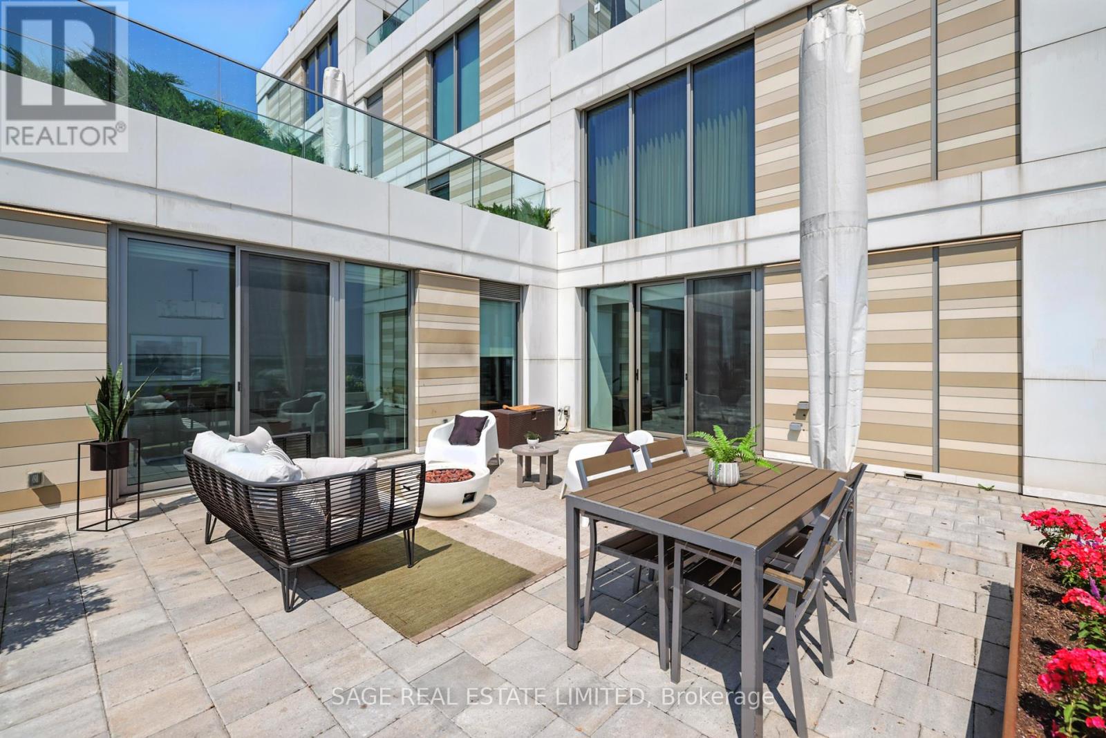 Photo 3 of 910 118 Merchants Wharf, Toronto ON