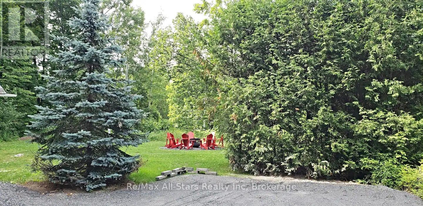 Photo 3 of 1037 Glenmount Road, Lake Of Bays ON