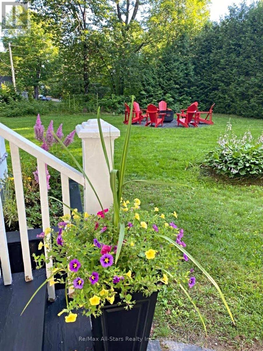 Photo 4 of 1037 Glenmount Road, Lake Of Bays ON