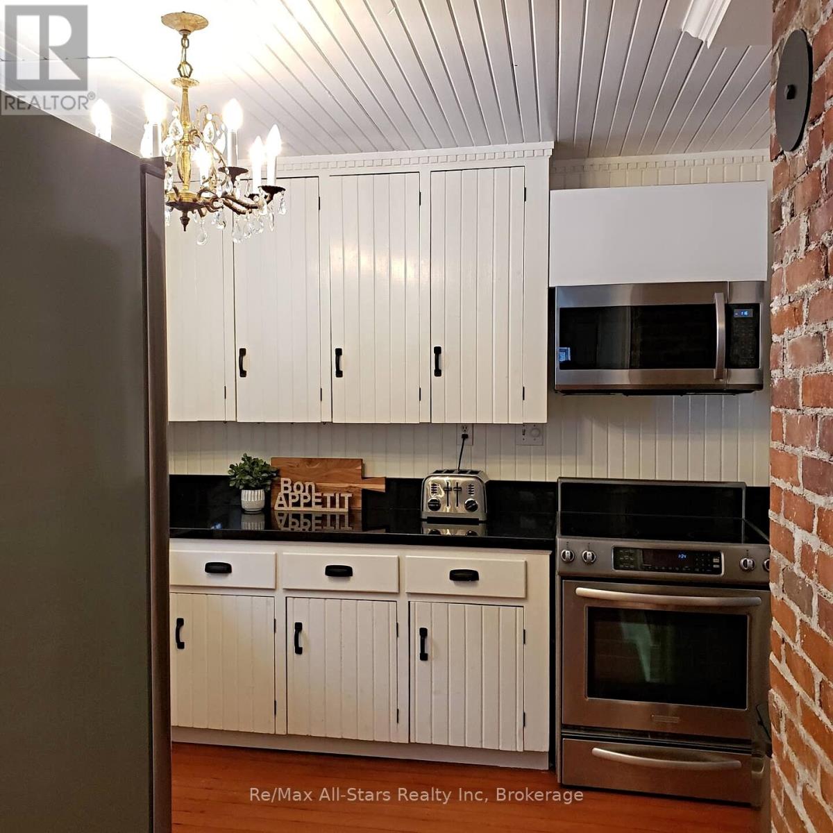 Photo 7 of 1037 Glenmount Road, Lake Of Bays ON