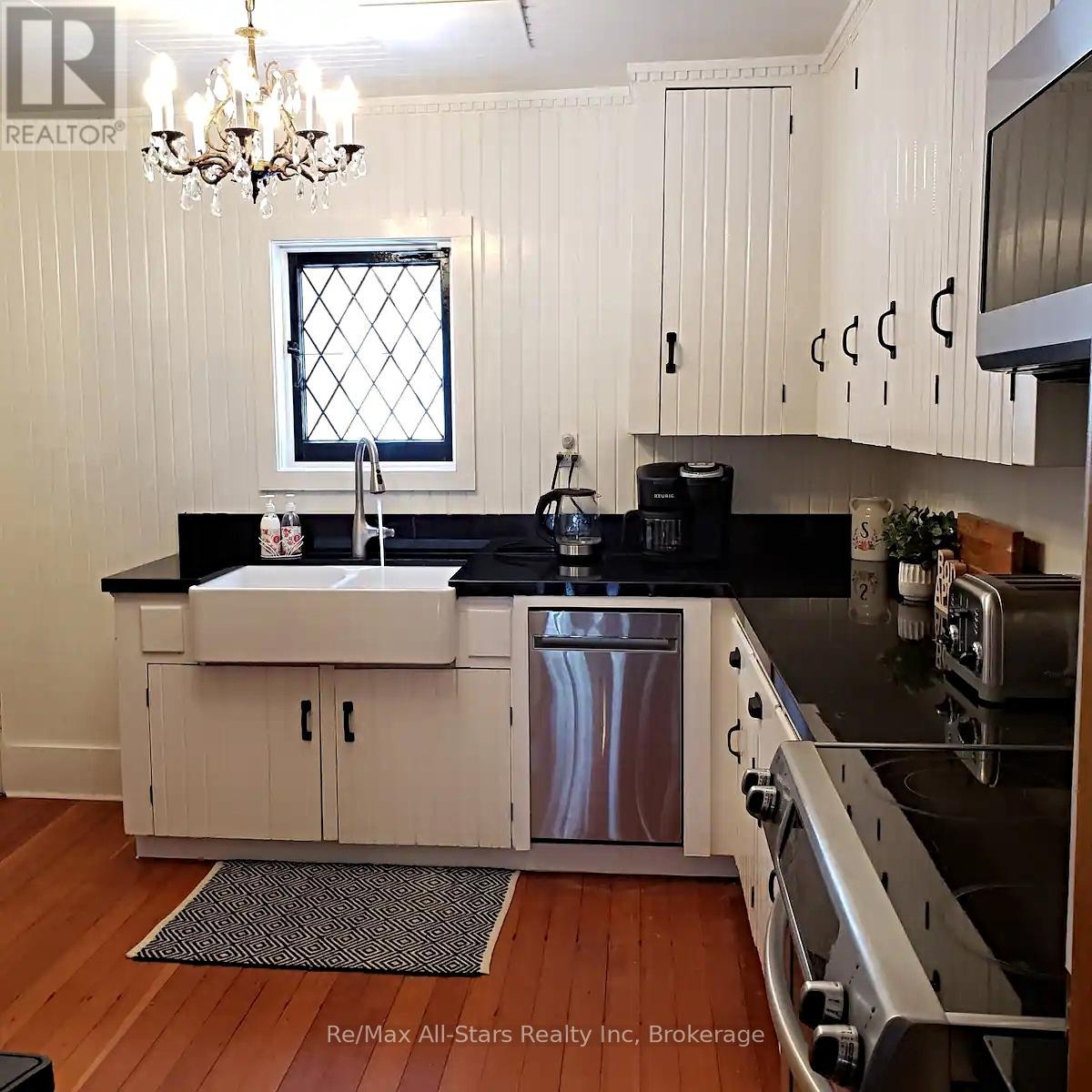 Photo 8 of 1037 Glenmount Road, Lake Of Bays ON