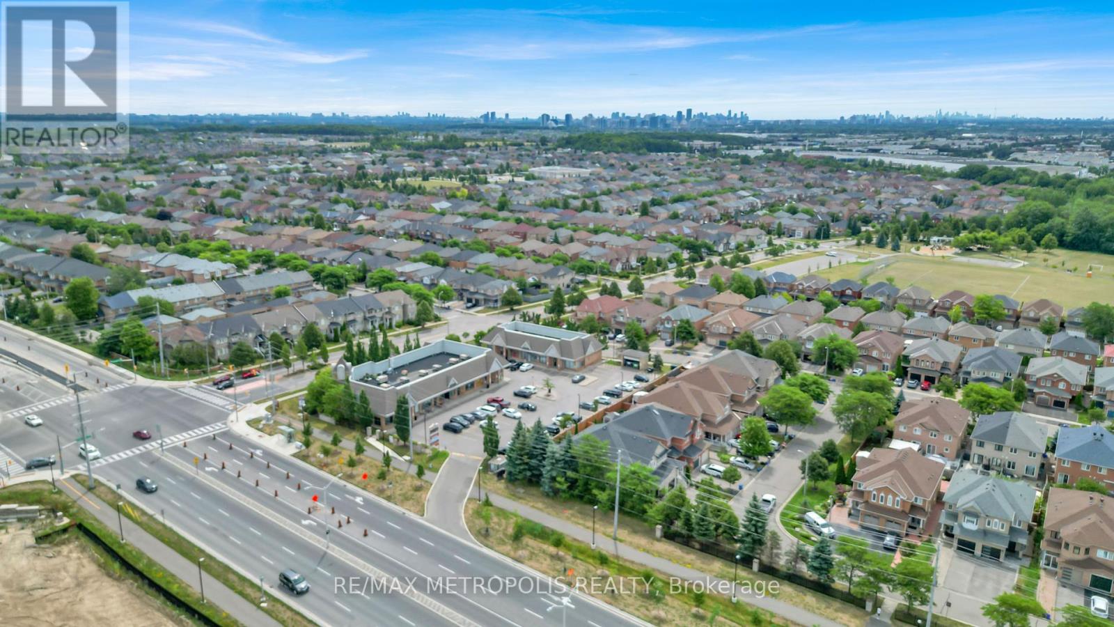 Photo 2 of 15 Royal Appian Crescent, Vaughan ON