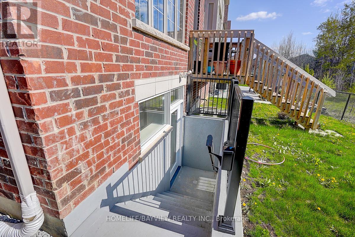 Photo 12 of 326 Worthington Avenue, Richmond Hill ON