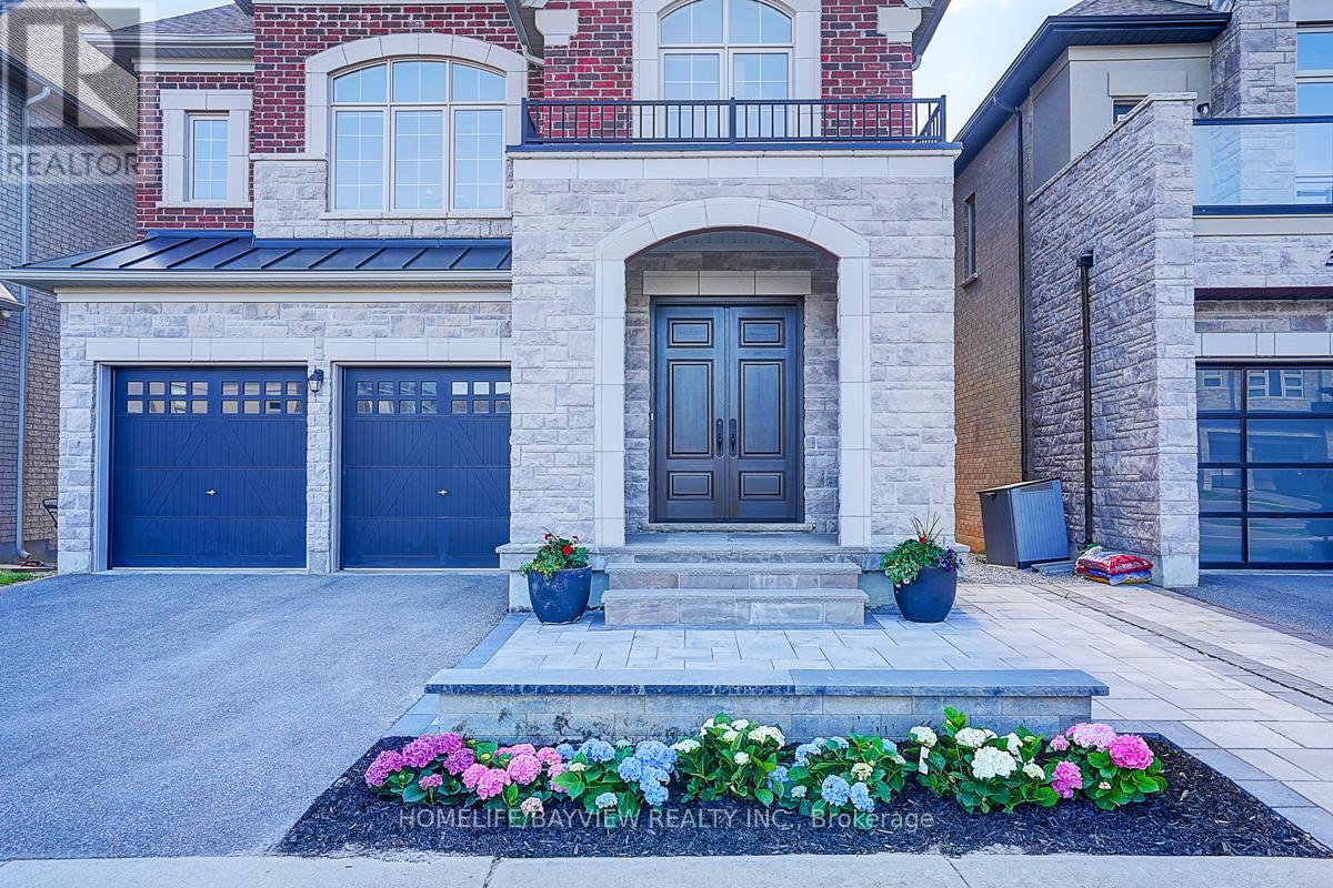 Photo 2 of 326 Worthington Avenue, Richmond Hill ON