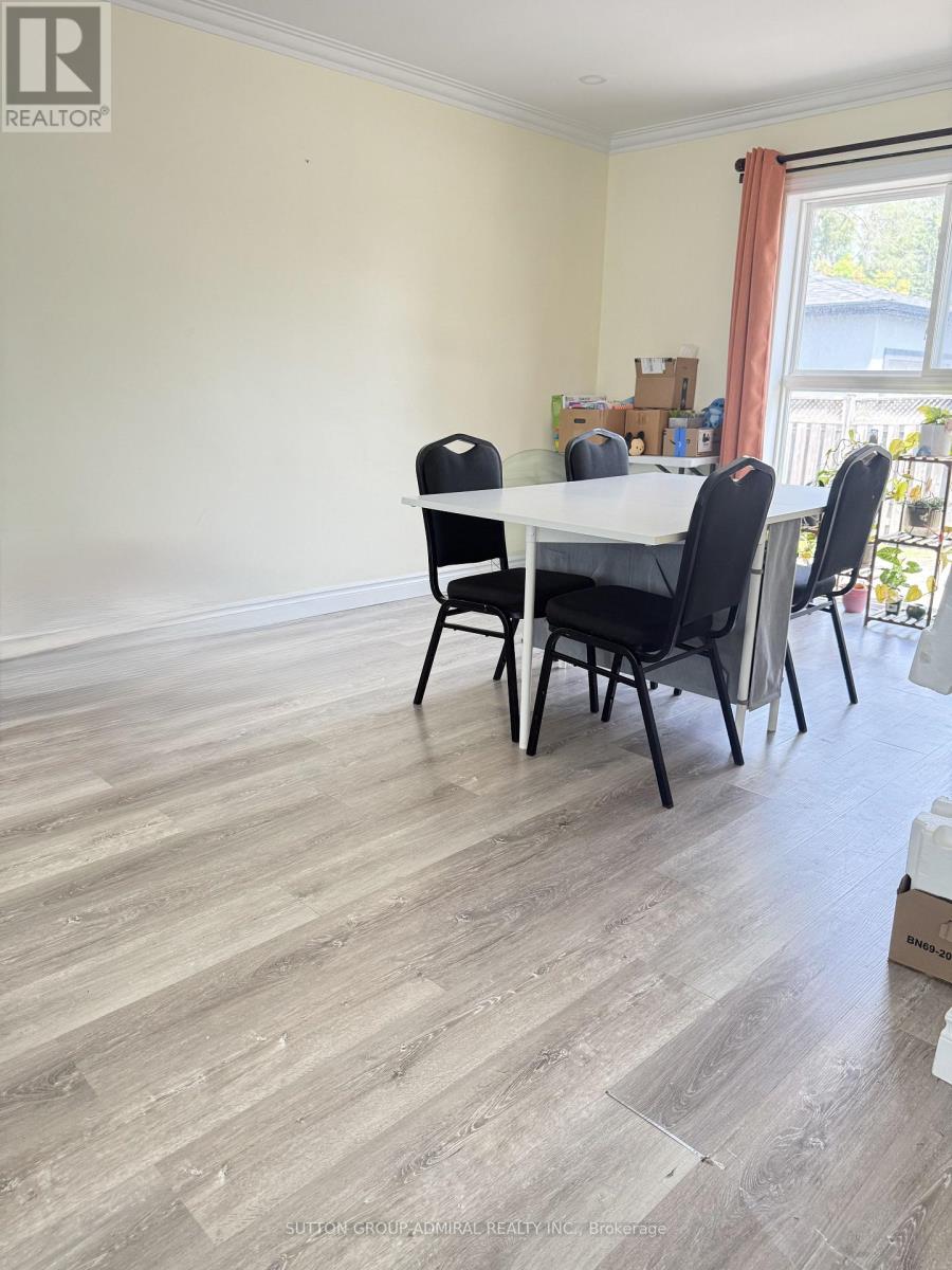 Photo 5 of A 61 Parkside Drive, Newmarket ON