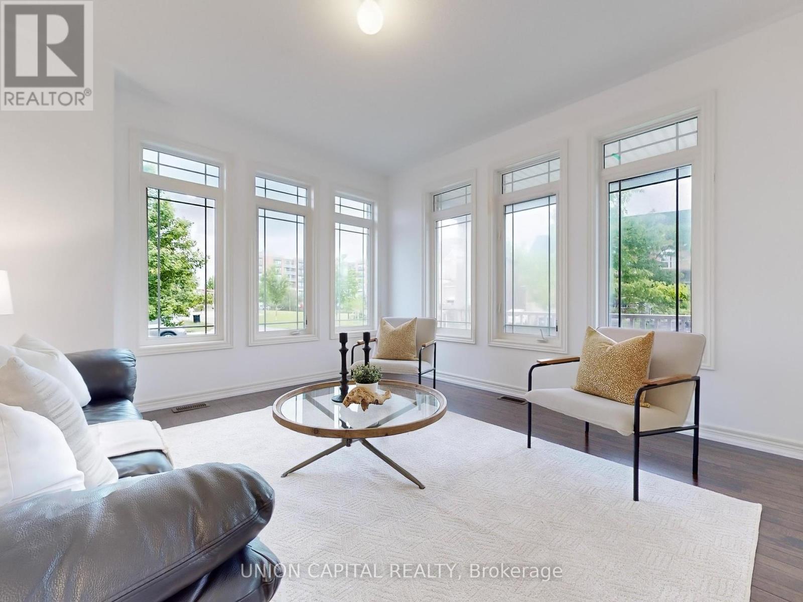 Photo 10 of 83 Mooney Street, Bradford West Gwillimbury ON