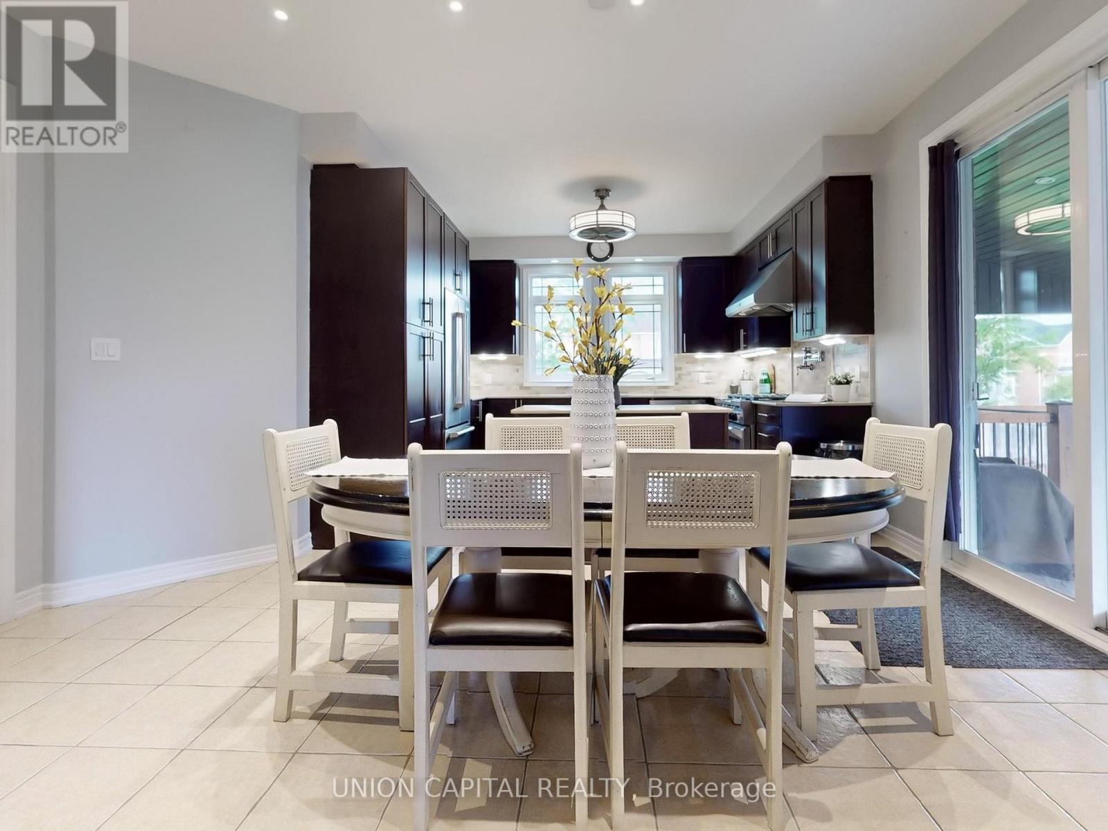 Photo 18 of 83 Mooney Street, Bradford West Gwillimbury ON
