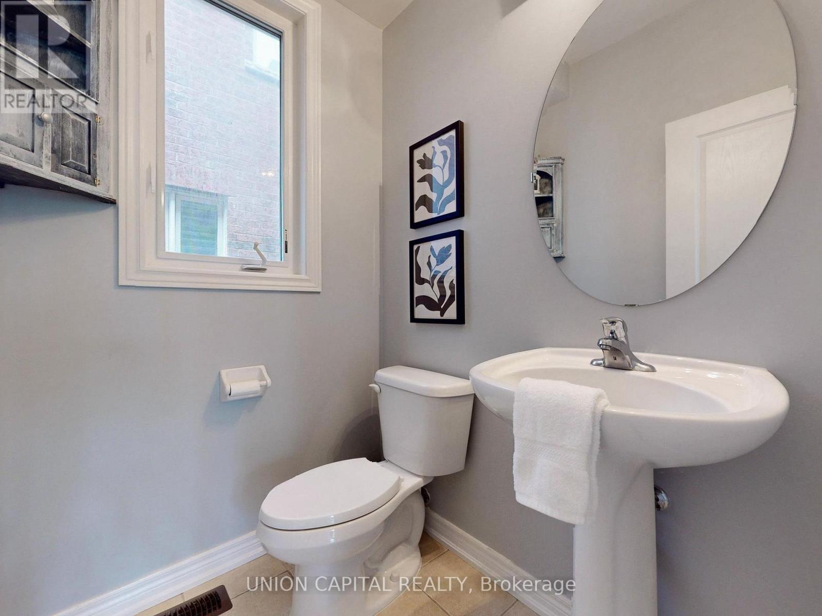 Photo 21 of 83 Mooney Street, Bradford West Gwillimbury ON