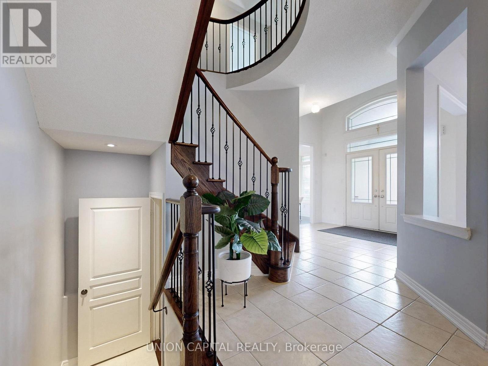Photo 23 of 83 Mooney Street, Bradford West Gwillimbury ON