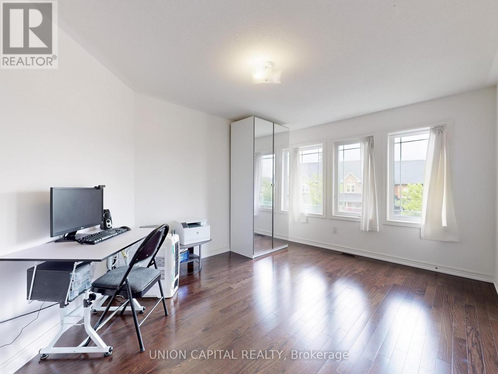 Photo 27 of 83 Mooney Street, Bradford West Gwillimbury ON