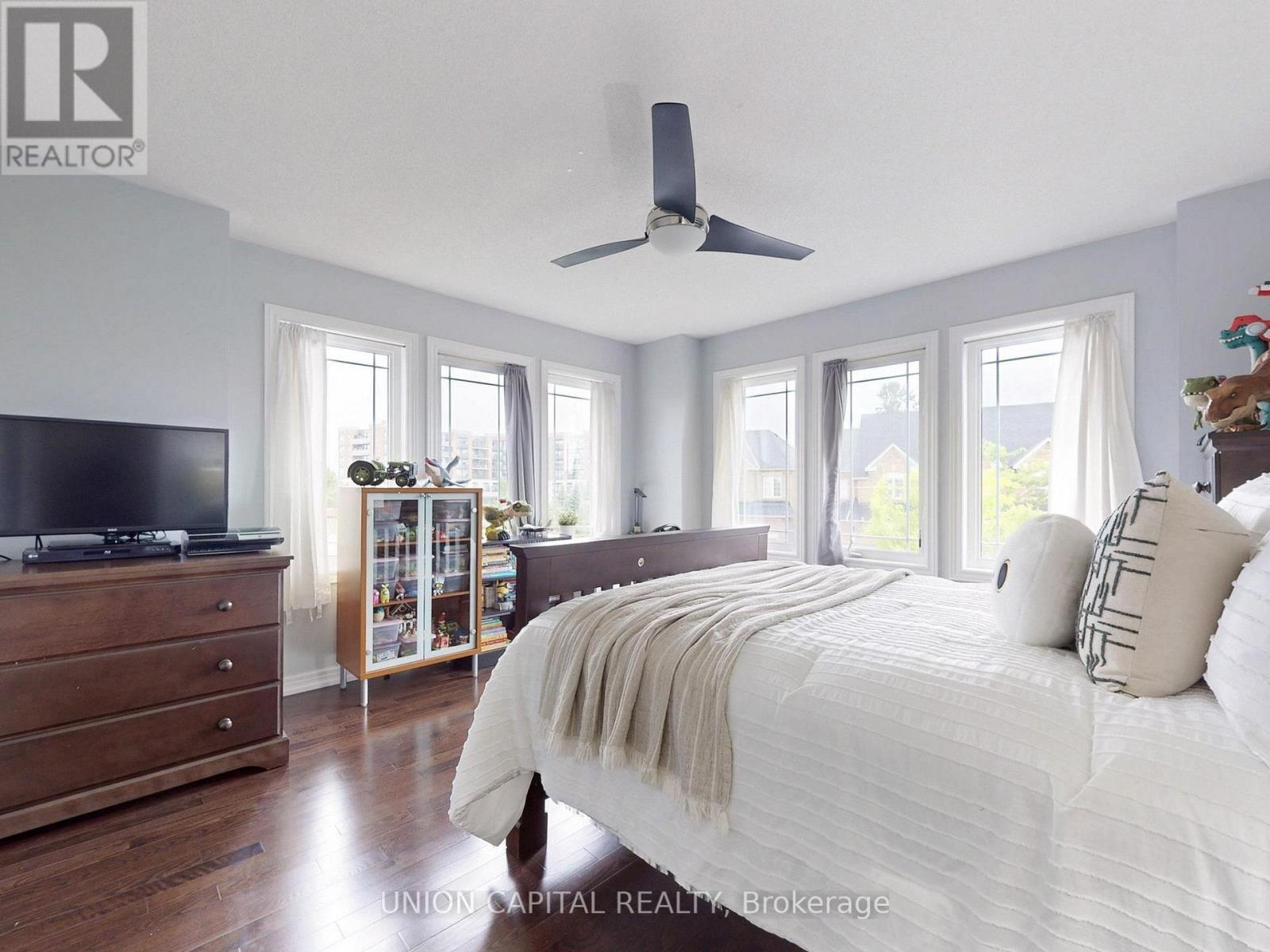 Photo 35 of 83 Mooney Street, Bradford West Gwillimbury ON