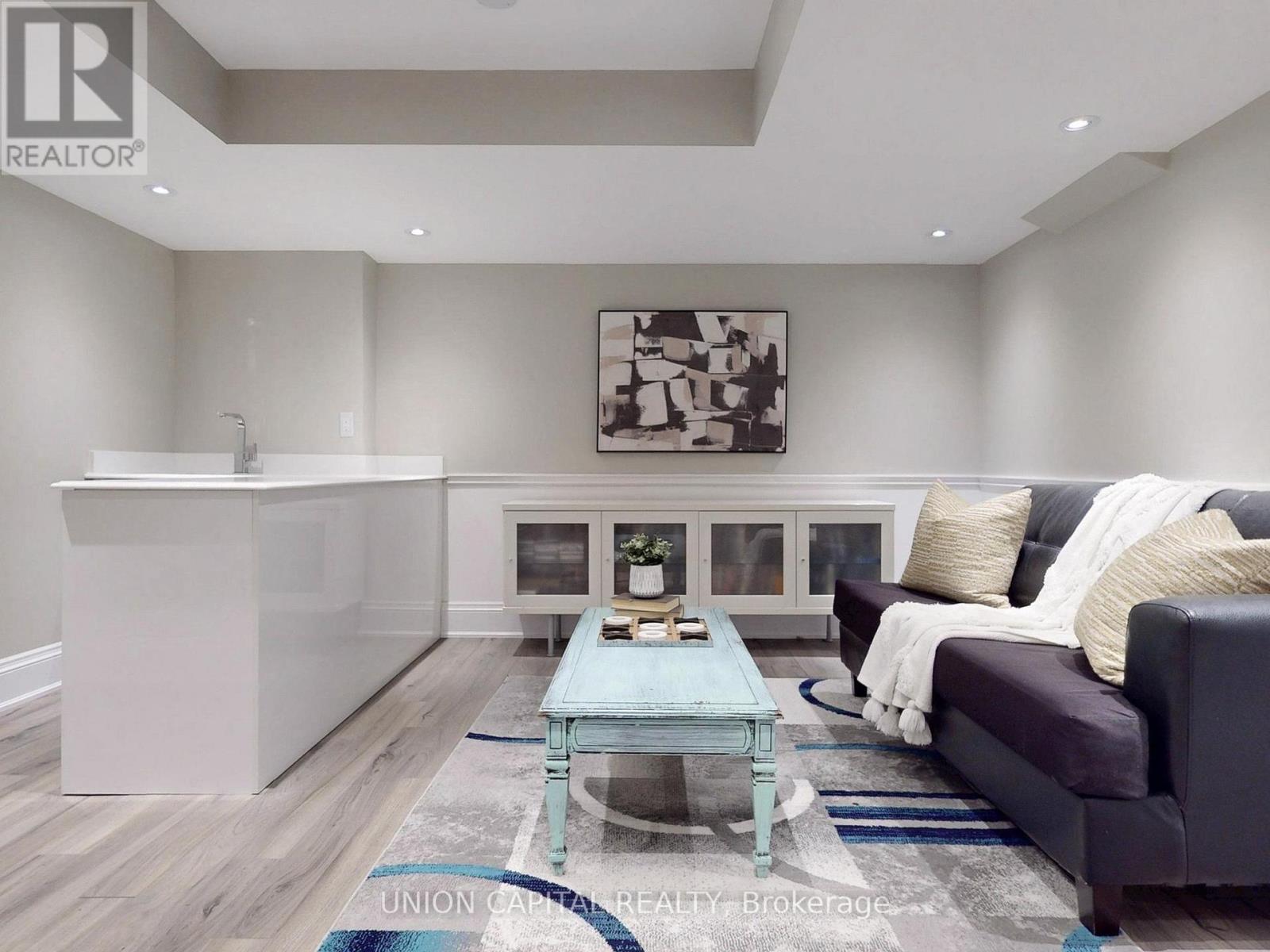 Photo 37 of 83 Mooney Street, Bradford West Gwillimbury ON