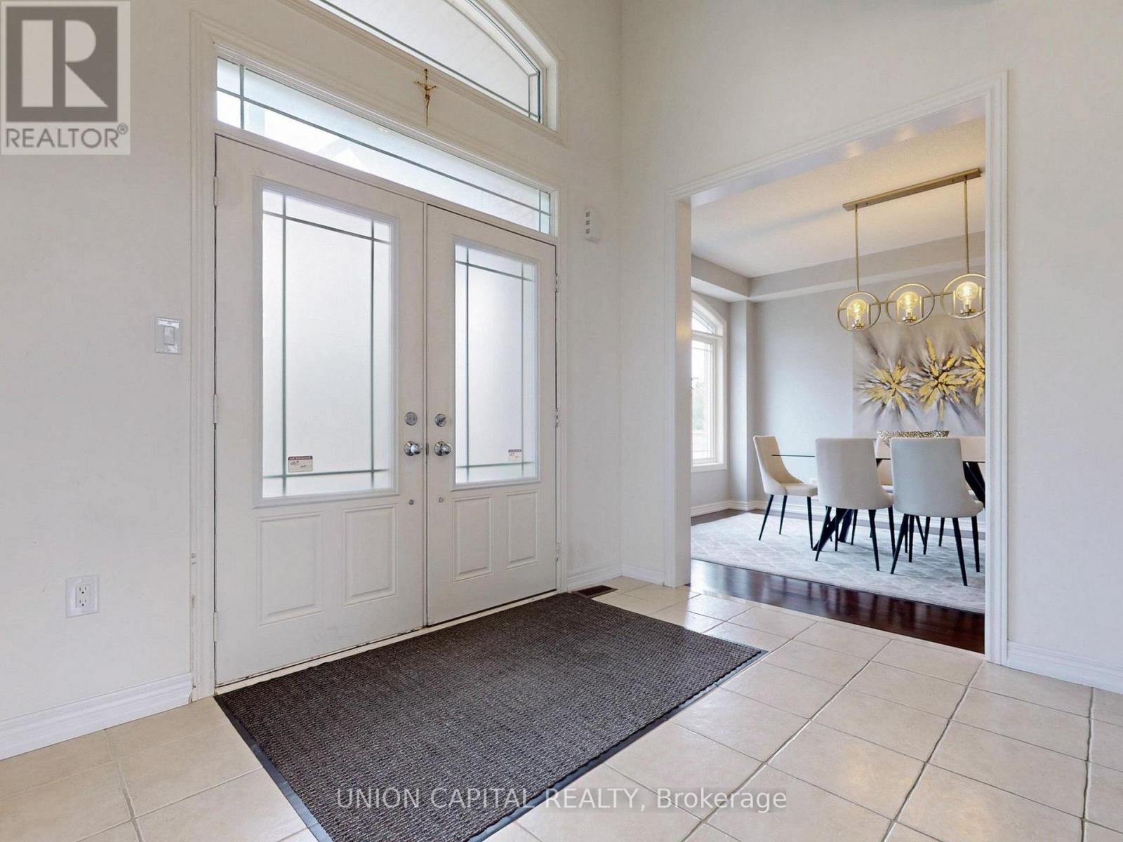 Photo 6 of 83 Mooney Street, Bradford West Gwillimbury ON
