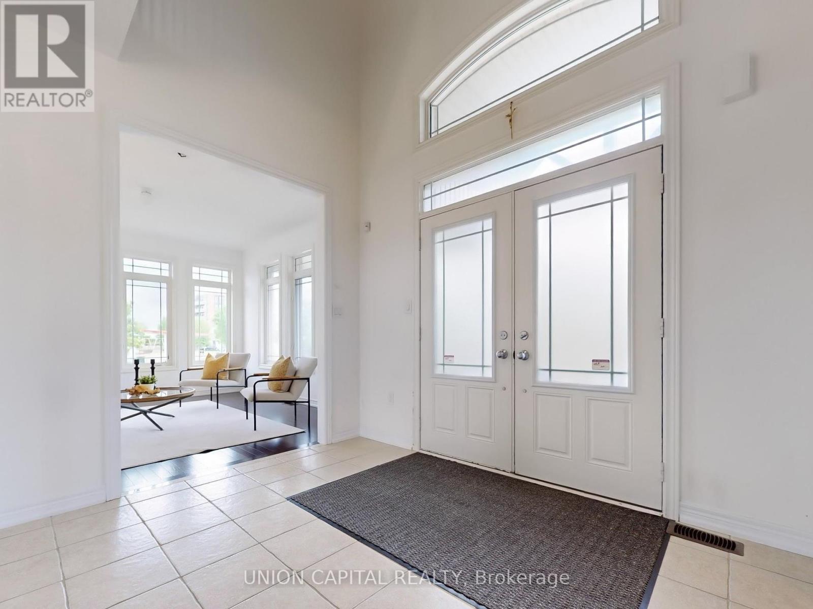 Photo 7 of 83 Mooney Street, Bradford West Gwillimbury ON