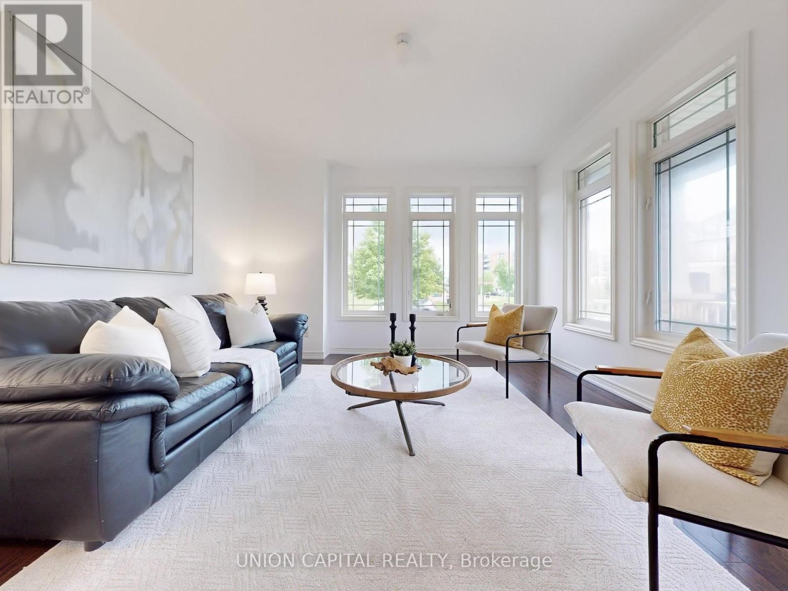 Photo 8 of 83 Mooney Street, Bradford West Gwillimbury ON