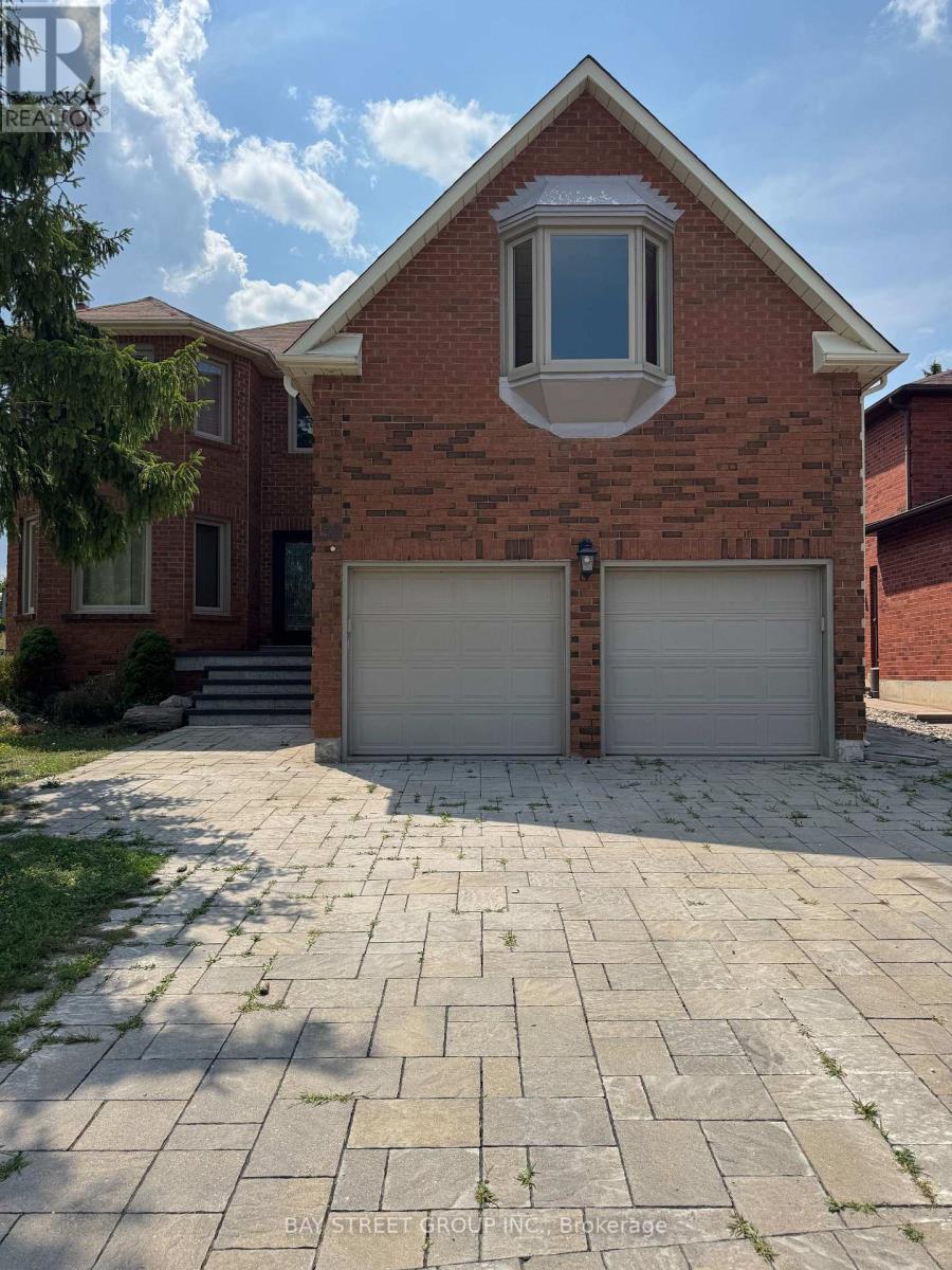 Photo 1 of 138 Valleymede Drive, Richmond Hill ON