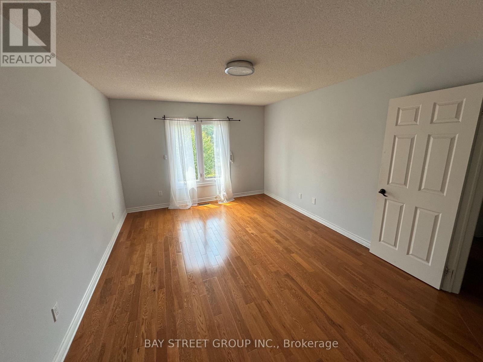 Photo 12 of 138 Valleymede Drive, Richmond Hill ON