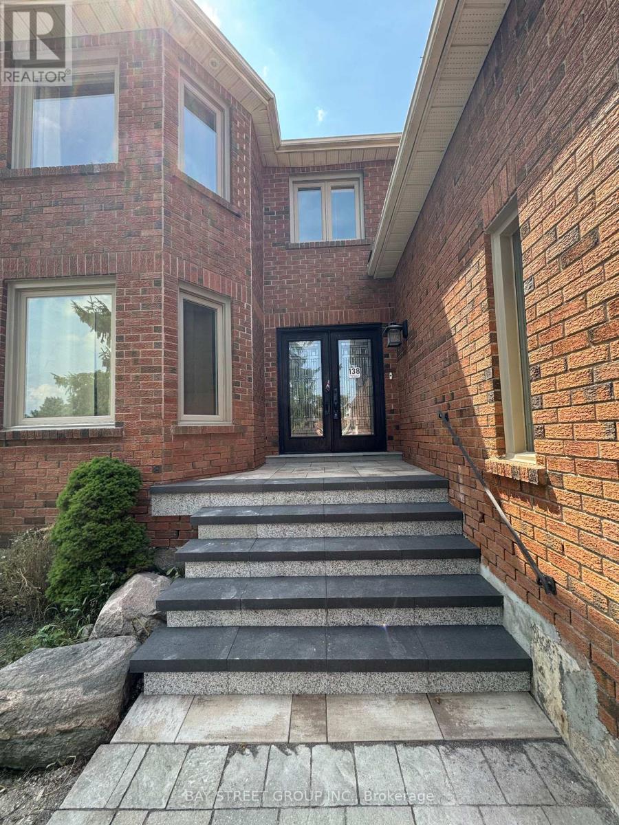 Photo 2 of 138 Valleymede Drive, Richmond Hill ON