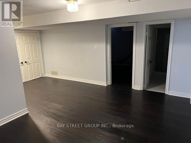 Photo 4 of 138 Valleymede Drive, Richmond Hill ON
