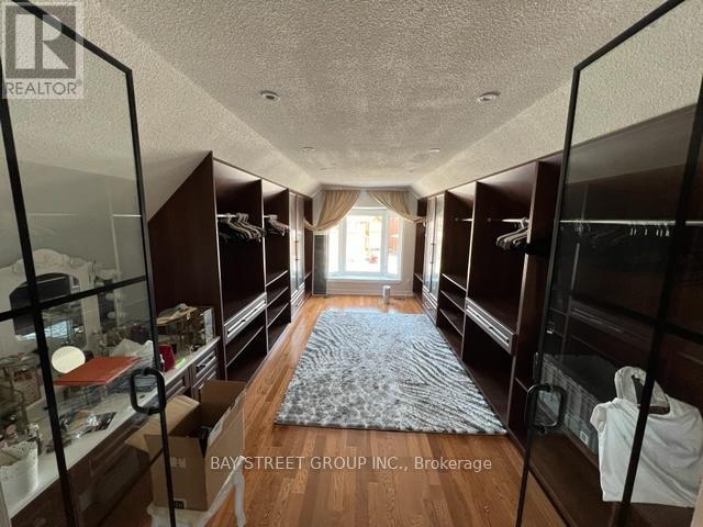 Photo 5 of 138 Valleymede Drive, Richmond Hill ON