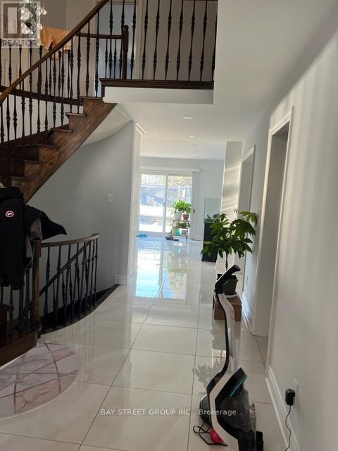 Photo 7 of 138 Valleymede Drive, Richmond Hill ON