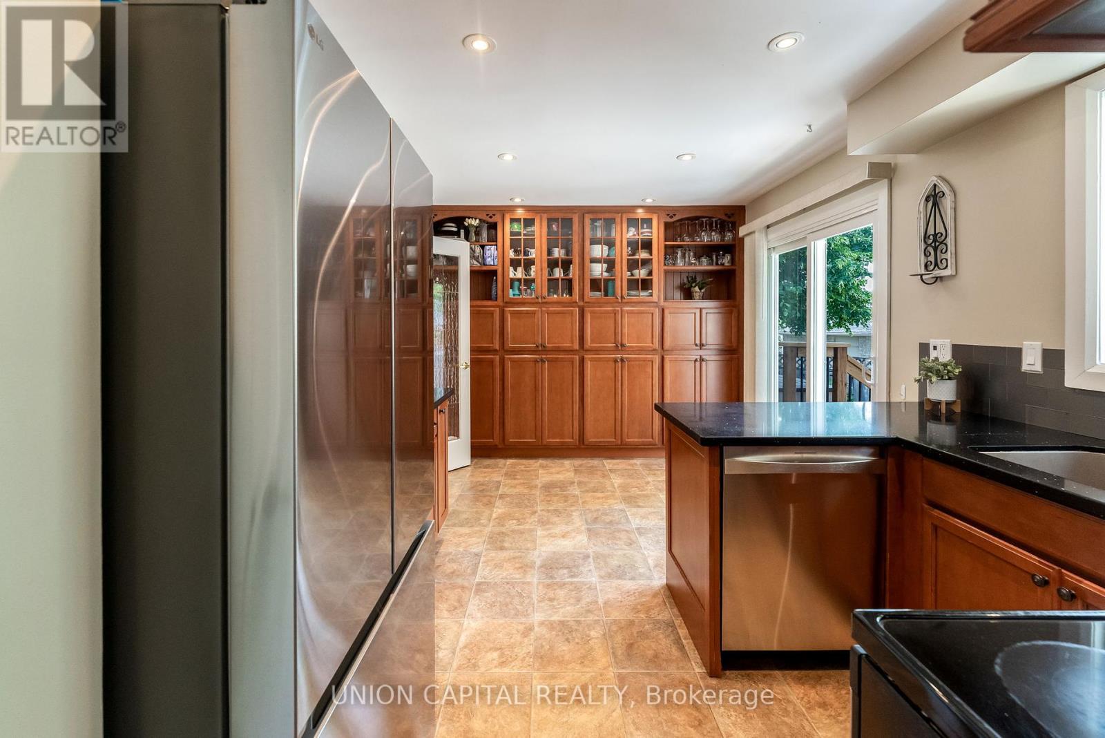 Photo 2 of 93 Booth Drive, Whitchurchstouffville ON