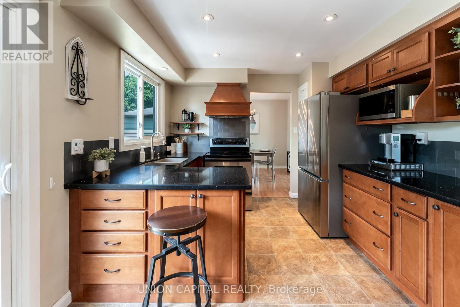 Photo 11 of 93 Booth Drive, Whitchurchstouffville ON
